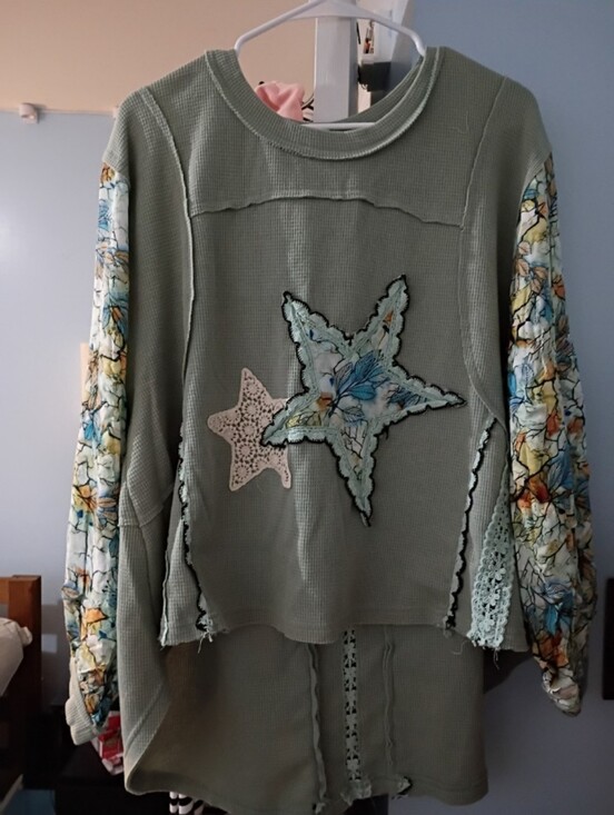 POL Sweaters - POL Sage Green Applique Star Pullover with Floral Sleeves